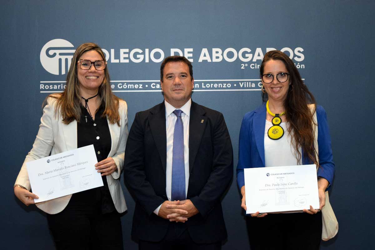 De izquierda a derecha: María  María Marcela Ronciani Márquez (Prosecretaria) y, Lucas Galdeano (presidente del Colegio de Abogados de Rosario) y Paula Carello (Presidenta del Instituto, titular de Lux Brumalis – Estudio Jurídico y Consultora).