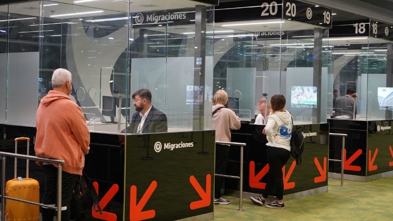 Restricciones a la migración: debatirán sobre las reformas que introdujo Milei por decreto