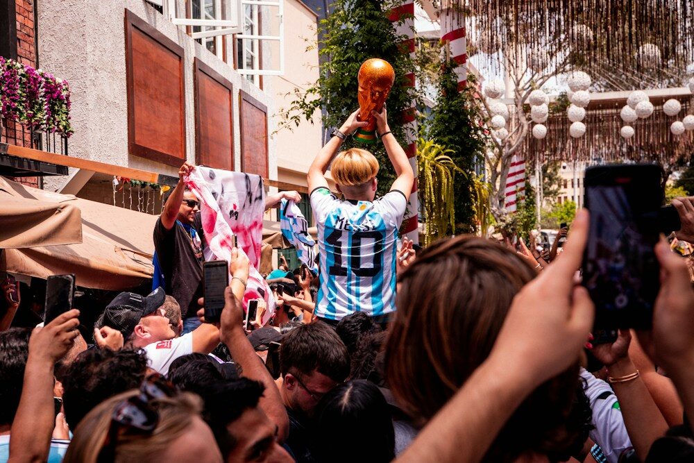 Argentinos residentes en el exterior: tres obligaciones importantes relacionadas con su DNI